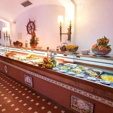 酒店 La Carolina 滨海略雷特