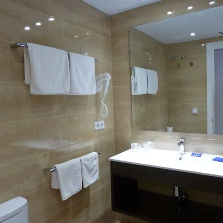 酒店 La Carolina 滨海略雷特