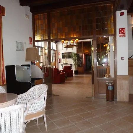 Hotel La Carolina 4*